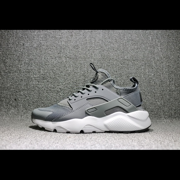 Nike Shoes - EUC Grey Nike Air Huarache